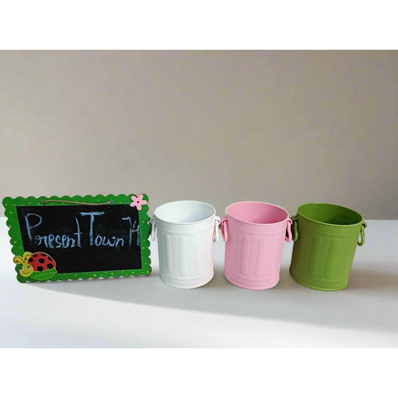 Wall Hanging Pen Stand