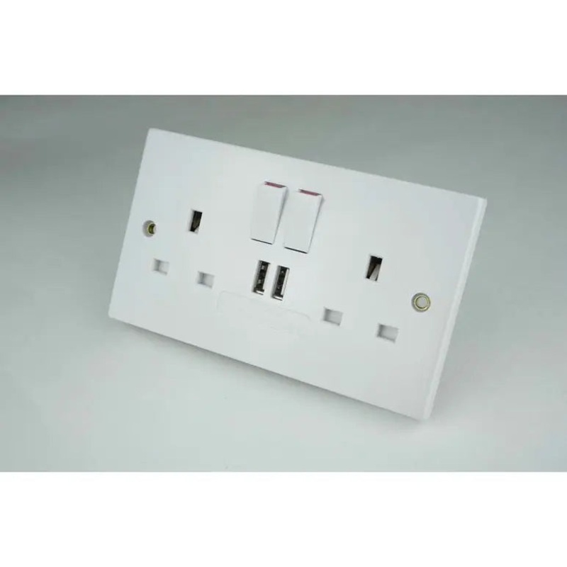 TWIN SWITCHED SOCKET WITH 2 USB PORTS