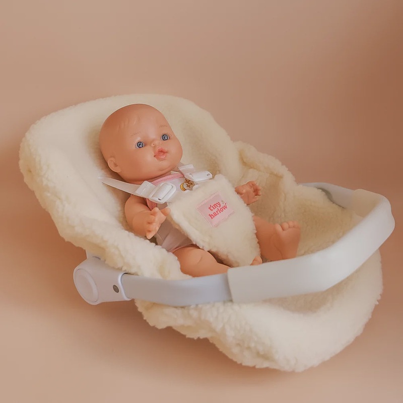Doll’s Car Seat Capsule