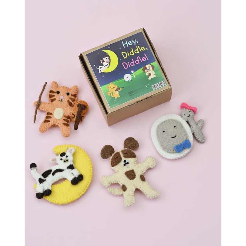 Hey Diddle Diddle Puppet Set