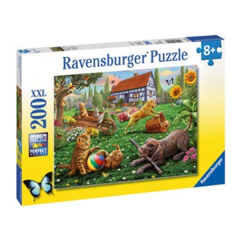 Playing in the Yard Puzzle 200 pieces