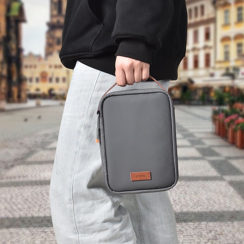 Tech Accessory Organizer: Travel in Style