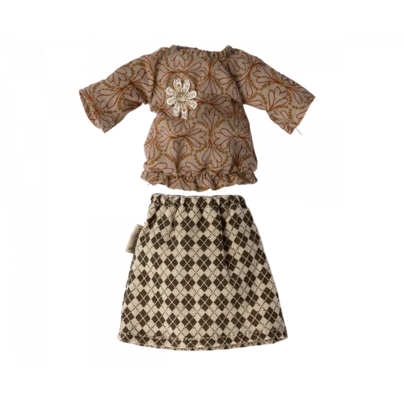 Blouse and Skirt For Grandma Mouse