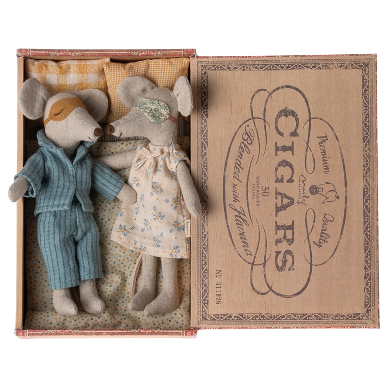 Mum & Dad Mice In Cigarbox